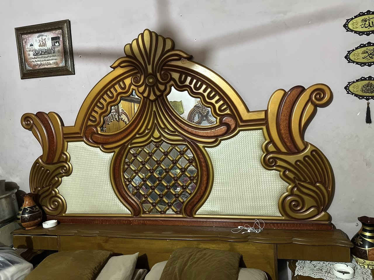 السلام عليكم غرفه للبيع نظيفه وزينه مكان بغداد حي العامل للاستفسار اتصل على الرقم ***********
