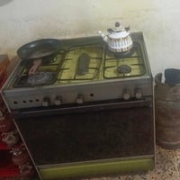 ثلاجة نظيفة • طباخ ايطالي • قنينة غاز