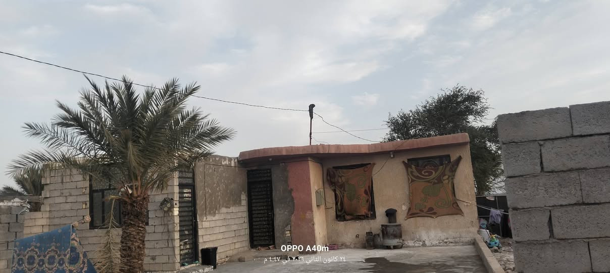 السلام عليكم
دونم للبيع في الزنابره   مع بيت قرفتين وهول ومطبخ وستقبال وحديقه طابو سند 25 تحويل مباشر الانتصال ***********
