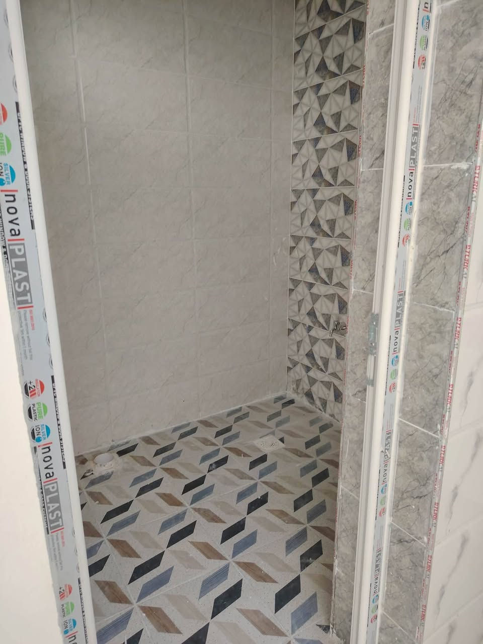 مشتمل طابق واحد فلوجة بحي الأمين منطقة ال ١٧ شارعه ١٢ بناء طابوق حديث ضلع منفصل وسقف منفصل للبيع المساحة ١٢٥ متر الوجه ١٠ ونزال ١٢ ونص للبيع السعر المطلوب بي ٩٢ مليون وبي مجال للاستفسار الاتصال على الارقام التالية

*********** واتساب
***********
نوع العقار طابو صرف سند وبي إجازة بناء
