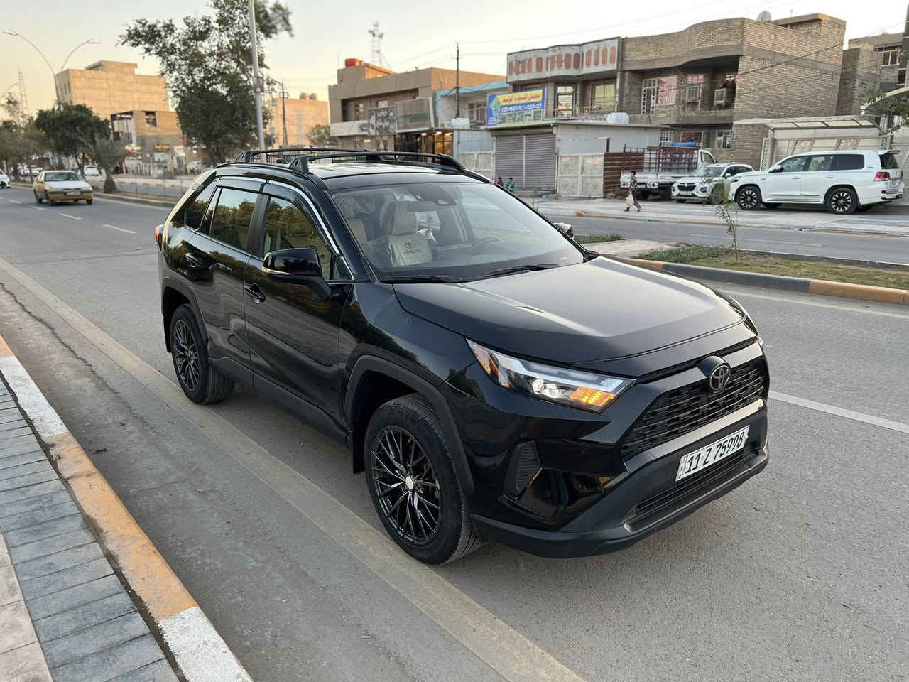 السلام عليكم للبيع
𝐓𝐎𝐘𝐎𝐓𝐀 𝐑𝐀𝐕𝟒-𝐗𝐋𝐄 2023                                       
مستعجل عل بيع وما اعتقد اكو هيج سعر 195 وبيهه مجال قليل
تويوتا رافــــ4  بانزين فقط XLE موديل 2023 وارد امريكي ضرر فقط جاملغ مصبوغ شبر بارد بل بنيد سياره جديده كلش وما ناقصهه شي صور حادث وسونار داخل منشور

رقم بغداد بسمي هزه وسنويه جدد تحويل مباشر

اللون : اسود

حجم المحرك : 2.5L ( 4.سلندر )

المواصفات : 𝐗𝐋𝐄 نص فول

شاشة كبير لمس تدعم ابل كار بلي 

كاميرا

‏ابواب  بصمة

‏‎بصمة تشغيل 

ويل رياضي قياس 19

تخم تاير جديد

هاند بريك بصمة

اوتو ستارات (𝐀𝐔𝐓𝐎 𝐒𝐓𝐀𝐑𝐓)

اوتو ستوب (𝐀𝐔𝐓𝐎 𝐒𝐓𝐎𝐏)

رادار امامي (تحديد مسار)

‏‎رادار جانبي (نقاط عمياء)

‏‎رادار خلفي (التحذير من الاصطدام)

‏‎حساسات خلفيه

نظام (𝐄𝐂𝐎)

نظام (𝐍𝐎𝐑𝐌𝐀𝐋)

نظام (𝐒𝐏𝐎𝐑𝐓)

تحكيم ستيرين

كشن السائق تحكم كهربائية 

لايتات (𝐋𝐄𝐃) ليد عدسة زينون 

بكلايتات (𝐋𝐄𝐃) بيلادي

باقي تفاصيل معروفه مكاني بغداد الدوره شارع الصحه السعر 195 وبيهه مجال قليل مستعجل عل بيع اي ستفسار اتصل وتدلل رقمي ***********
