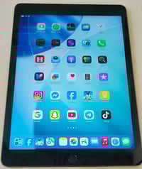 آيباد ٩ • ٦٤ • بطارية ٨٥٪