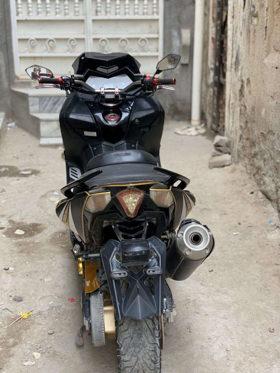 ي ماكس موديل2014 سعر25 ناصريه مركز *********** ما تشتري لا تجي ترسلني
