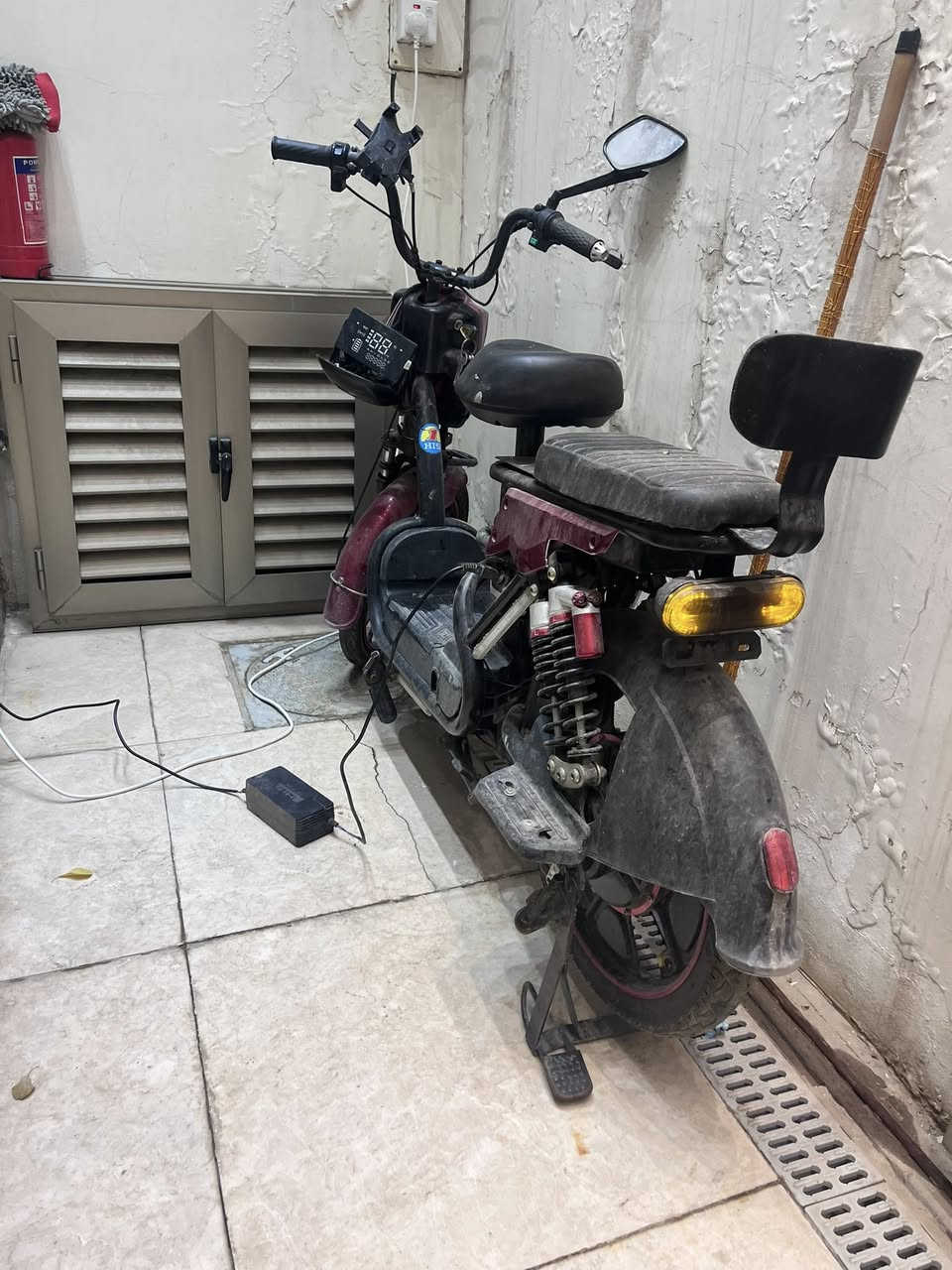 سلام عليكم دراجة شحن للبيع موديل 2025 دراجة شغالة بطاريات حيل نضيفة بس يحتاجلهة ترتيبات السعر خاص أو اتصل ***********موجود واتساب وموجود عادي رجاءً المو شراي لايتصل
