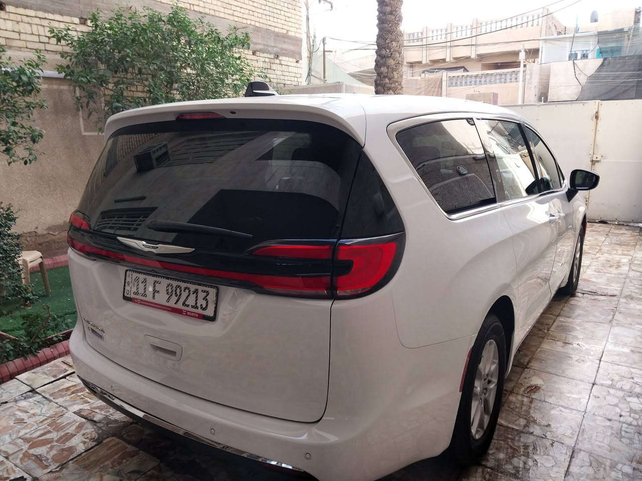 السلام عليكم اخوان
للبيع موديل 24 بانزين صور الحادث بالمنشور 
تبديل باب وجاملغ تفصيخ نفس اللون
شاصي ولغد مكفول فقط بارد شبر بالدوسة  
السيارة ماشية 2000 يعني قريب الزيرو 
رقم بغداد خصوصي باسمي 
السعر 268 ورقة بيها مجال بسيط 
العنوان بغداد حي اور ال 600 مقابل مركز القدس 
***********
***********
