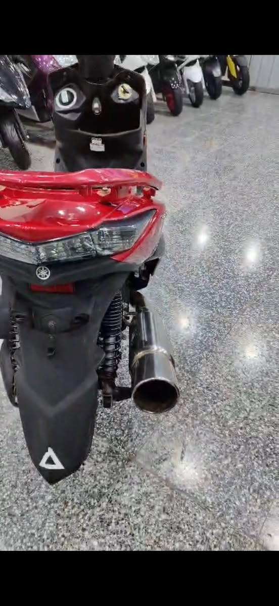 لبيع دراجه سكنس لد الدراجه مال مزاد كفاله عامه ماشيه 12 الف صار شهر من خذيته ب15 وهسه رايده ب13 ورقه 
مكانه بصره 
***********
