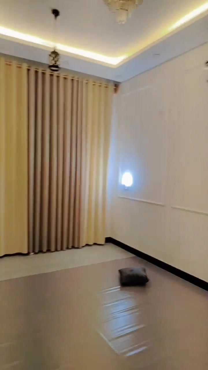 بيت 🏫 للبيع طابقين مقاطعه 830حي النورثالث بيت ع شارع 60اول فرع بالماقطعه مساحه 200متر سنه لبناء نهاية 2025 طابق الأول طابوق يحتوي. على 
غرف منام عدد 3
صاله. ديوانيه. مطبخ 
صحيات خارجيه. داخليه! 
الطابق الثاني درج خارجي 
نظام الطابق الثاني شقق عدد2 كل شقه معزوله ع ثانيه
الشقه الأولى غرفه منام صاله مطبخ صحيات جاهزه 
الشقه الثانيه هيكل فقط تحتاج تشطيب تحتوي على غرف منام عدد 2صاله مطبخ. صحيات السعر متواجد واتساب أو إتصال ع الرقم التالي ***********
