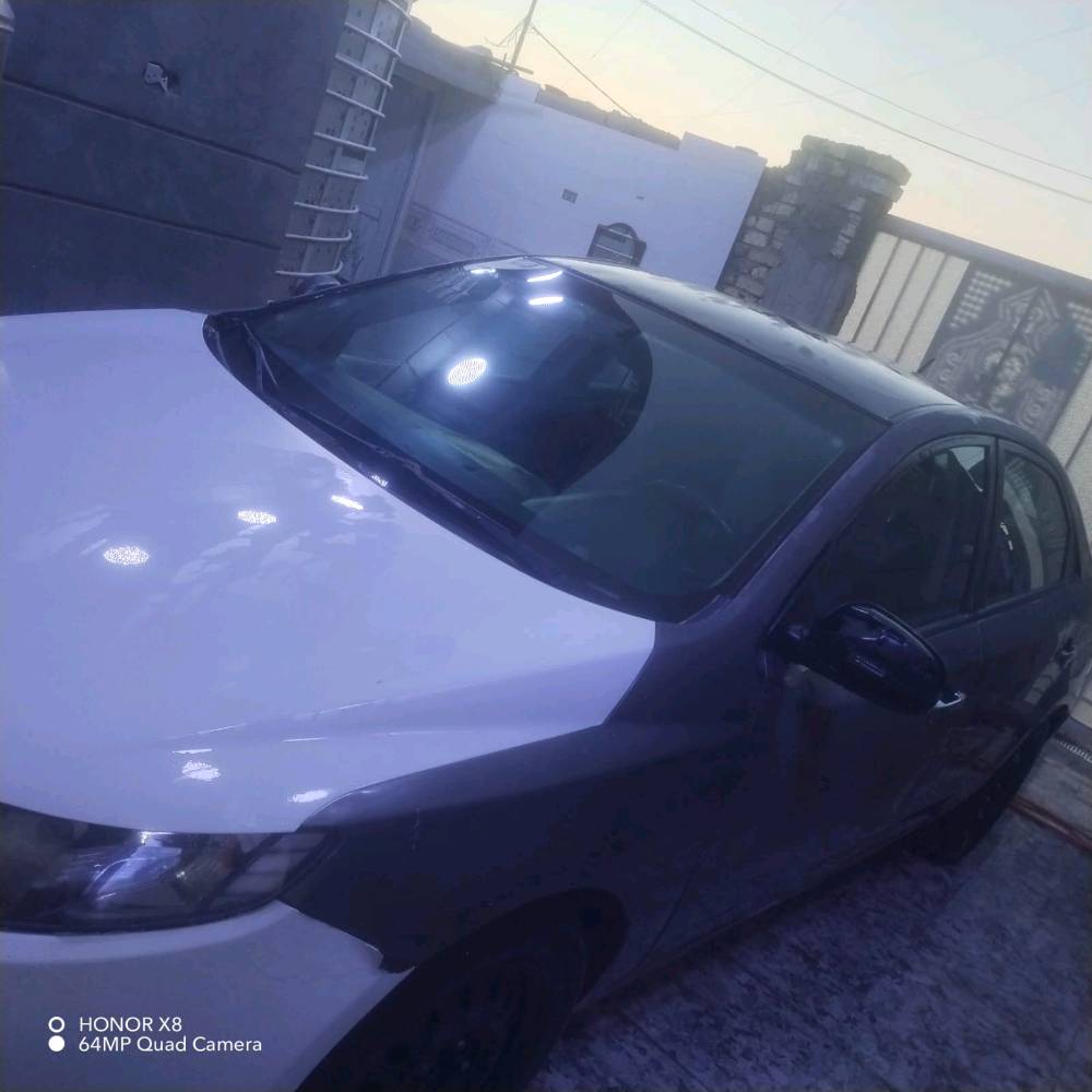 سيراتو ١١ كير محرك تبريد صدر حداديه تخم تاير جديد خير من الله
مصبوغه عام السعر ٦٥ وبيها مجال بسيط
ممكن تذكرلي شنو الموديل/الفئة بالضبط للسيراتو، وكم ماشية كيلو تقريباً؟: 
سيراتو ١١ 
وين موقع السيارة هسه؟ يعني بأي محافظة/منطقة حتى يسهّل على المشتري يوصلها؟: 
واسط العزيزية 
شنو وضع المكينة والجير بالتفصيل: السحب طبيعي، ما بيها رجة/تهريب/حرارة، لو أكو أي ملاحظة؟: 
كير محرك تبريد صدر حداديه تخم تاير 
إذا تحب، شنو سبب البيع وهل السعر نهائي لو أكو مجال بسيط أكثر؟: 
مجال بسيط اذا اكو مراوس توسان