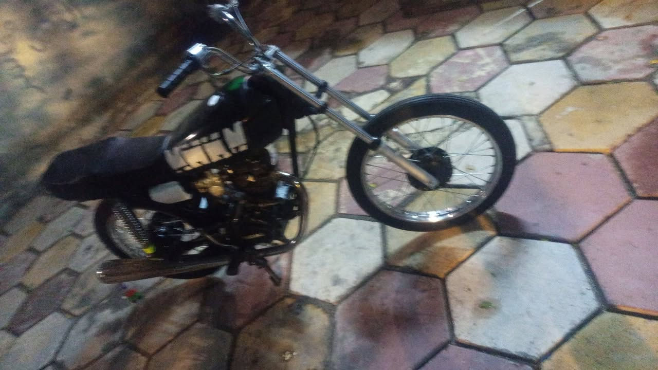 سلام عليكم اخوان دراجه ايراني نامه بس مكينه برفاز مكينه جديده صارلهه شهر ونص من شاده وحته ما طالع بيه يعني بعده ما ساحكه ودراجه نضيفه كله ستوه معمره سعر 450 ودراجه ادوات ادوات ادوات مكاني لبصره لقبله وهاذ رغمي متواجد 24 ساعه *********** لمو شراي لا يراسل
