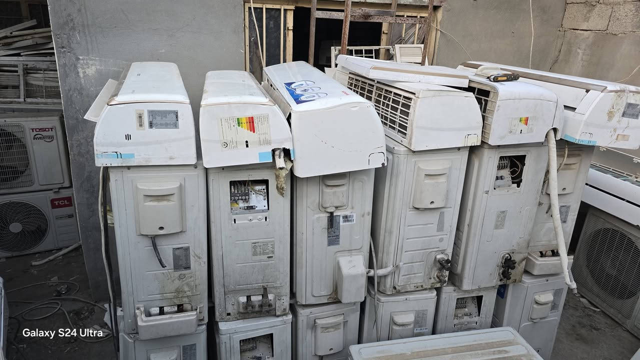 سلام عليكم سبالت البيع العدد ١٢ سبلت مكان بغداد الواحد ب ٢٠٠ الف خارجيه وداخليه فقط يوجد ٣ طن العدد ٣ الواحد ب ٤٠٠ الف المو شراي لا يتصل رجاء رجاء رقم *********** النوعيات ميديه جبسون توسوت شينون وبيهن هم نوعيات غاز ٢٢
