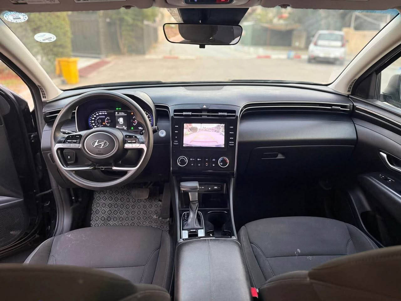 هوندا توكسن الشكل الجديد 2023
لون اسود 

مرقم أربيل الجديد 

مواصفات 

بصمه 

تشغيل تشغيل عن بعد 

صندوق كهربائي 

كشنات كهربائي 

كشنات حار 

تبريد قطعتين  

تلفون شاحن.(وايرليس)

وفول تحكم استيرن وتحديد سرعه 

تحديد سرعه 

تحديد مسار 

رادار امامي وجانبي وخلفي 

اطفاء السياره عند التوقف تلقائيأ

مانع تزحلق

و نظام AUTO HOLD

ويل كروم بلادي حجم R18 

3 وضعيات للقياده(normal.samrt.sport)

الضرر- سطحي خمس قطع صبغ مكانات مو كامل 
تواصل ***********

السعر 16900$$$

مكان السياره بغداد بغداد, العراق
