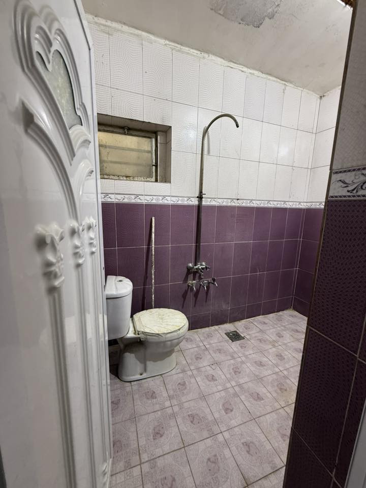 دار للايجار منطقة الامين
نهاية شارع النواب قرب تقاطع الزهور

مساحة 128م
8x16

يحتوي على كراج سياره
استقبال
هول
حولي و صحيات عدد 2
مطبخ
و غرفة نوم واحدة

البيت نظيف جداً و بفرع هادئ
ايجاره 600 الف و بيه مجال

للتواصل 
***********
