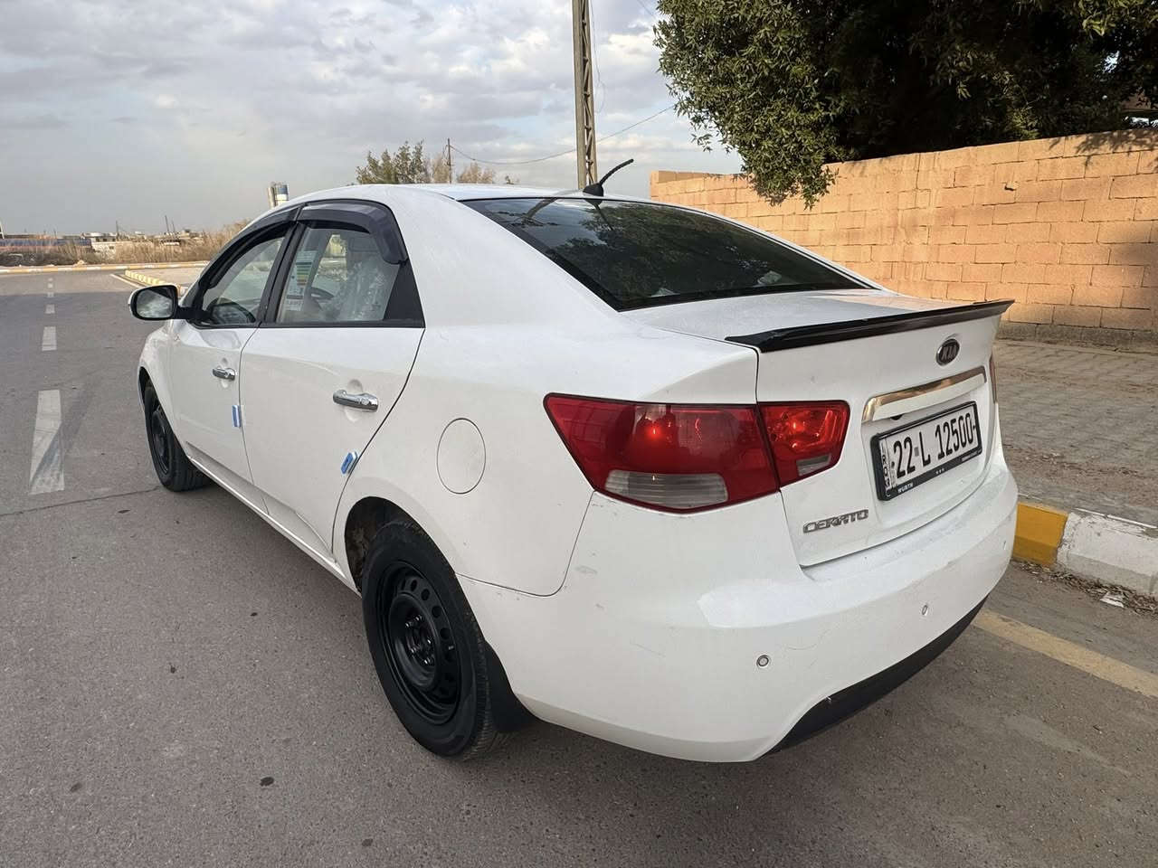 السلام عليكم
كيا سيراتو 2011 رقم اربيل  دولي/  مكينة كير خير من الله لاتنقيص ولاتبخير   بيها قطعة ونص صبغ اعتبرها قطعتين الجاملغ الخلفي والباب فقط رش بدون معجون السيارة حلوه ومرتبة جاهزة من كلشي تخم تاير جديد صدر امامي خلفي تدفئة تبريد منضومة جديدة
السعر 88وبيها مجاال (بسيط )
مكاني واسط الصويرة
***********
