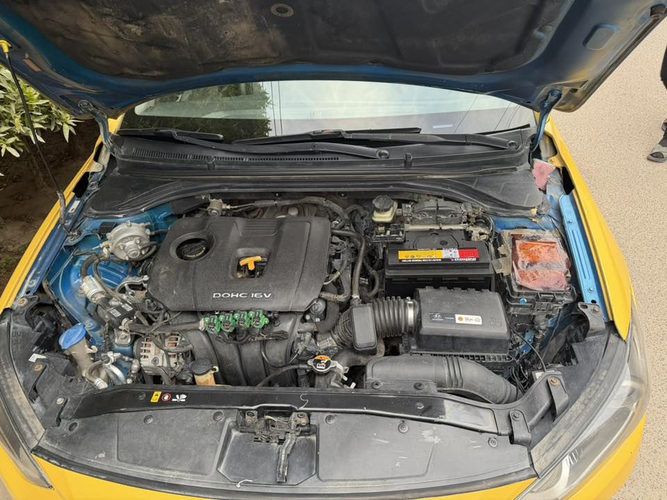 النترا تاكسي موديل 2017 مكفولة ضربتها خفيفه  بلبنيد شبرين جهة السايق السيارة ليبل واحد جاهزه مابيها اي نقص السعر 128وبيها مجال
***********
