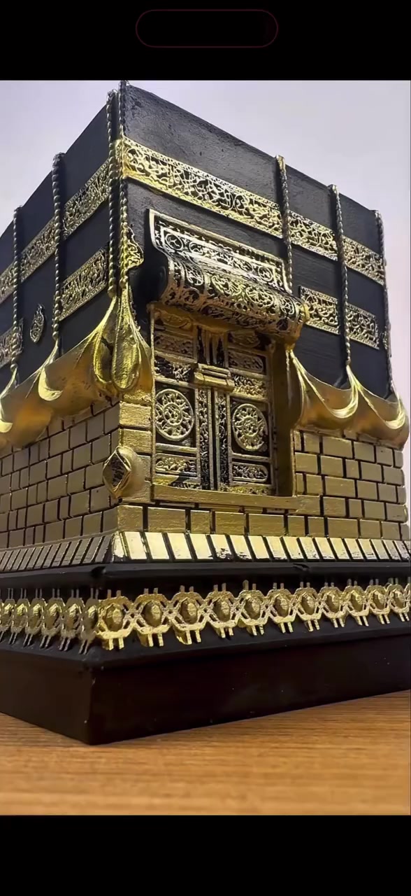 🕋 مجسم الكعبة المشرفة بتصميم فاخر ولمسة روحانية مميزة

تفاصيل دقيقة تحاكي شكل الكعبة الحقيقي بأناقة عالية

ألوان أسود مع ذهبي تضيف فخامة لأي مكان يوضع فيه

حجم عملي مثالي للطاولات، الأرفف وزوايا الصلاة

اختيار رائع كهدية قيمة في رمضان والحج والعمرة 🎁

يعزز الأجواء الإيمانية ويبعث الطمأنينة في المكان

امتلك قطعة تذكّرك بقدسية أعظم مكان على وجه الأرض 🤍

سعر المنتج 17 الف دينار فقط . 
توصيل بغداد 3 الاف 
باقي المحافظات 5 الاف


**إذا كنت صاحب هذا الإعلان وتريد حذفه لأي سبب، رجاءا أرسل رسالة إلى الدعم الفني**
