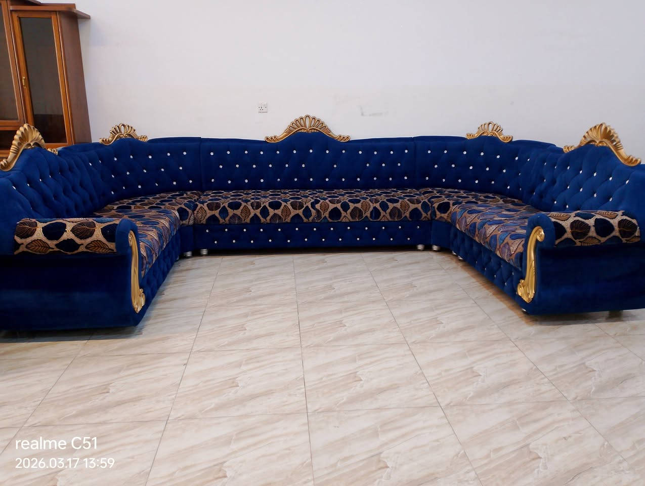 ديوان عراقي اخو الجيد  بسعر 350 معرض الملكة القوسيات الشارع العام ***********
