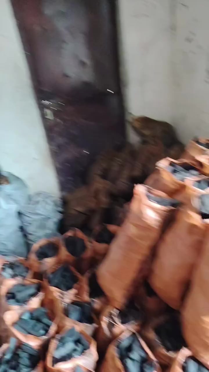 🔥 فحم الاخوين 🔥
 للتواصل
***********
***********
إذا تدور فحم زين للشوي، عدنا الفحم اللي يرضي الكل:
✔️ يشتعل بسرعة
✔️ جمره قوي ويدوم
✔️ ما يسوي دخان 
✔️ مناسب للمطاعم والبيت
متوفر بكميات التوصيل  الباب المطعم
