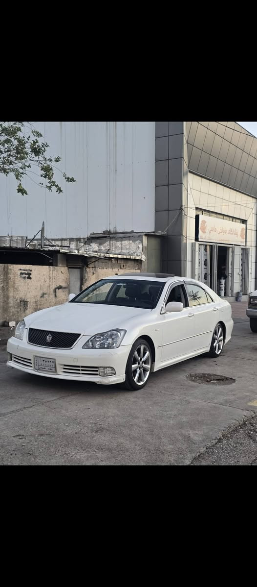 شاهینه بڕاوە2005 3دوگمە بێ بۆیاخی ئێراق و ئەوروپا بێ دوکەڵ سڵاید و جلد و هیتەر کامل مەسروف کراوە جامی هەڵگیراوە بەسمەی پێشەوە یش ئەکا ئاوێنەکان لەگەڵ کردنەوەی دەرگا ئەکرێتەوە شانەکانی تازە بۆیاخم کردوە سەیارەکی زۆر جوانە 
*********** شمشمل, السليمانية
