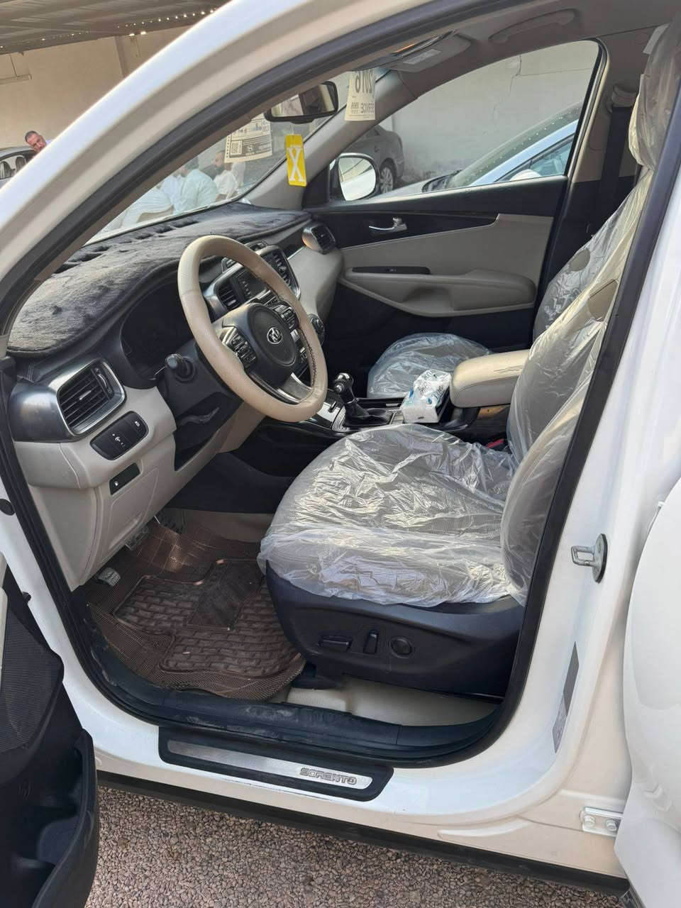 السلام عليكم للبيع سورنتو موديل 15شكل 16 ماشيه 136
المواصفات كرسي كهرباء 
بصمه اشاير بالمري نظام ايكو  وسبورت تحكمات جهتين محرك 6سلندر بردات خلفيه 7راكب تبريد 3قطع سياره بيها كازكيت ودعاميه الاماميه مصبوغه فقط سعر 194 للاستفسار الاتصال ***********
