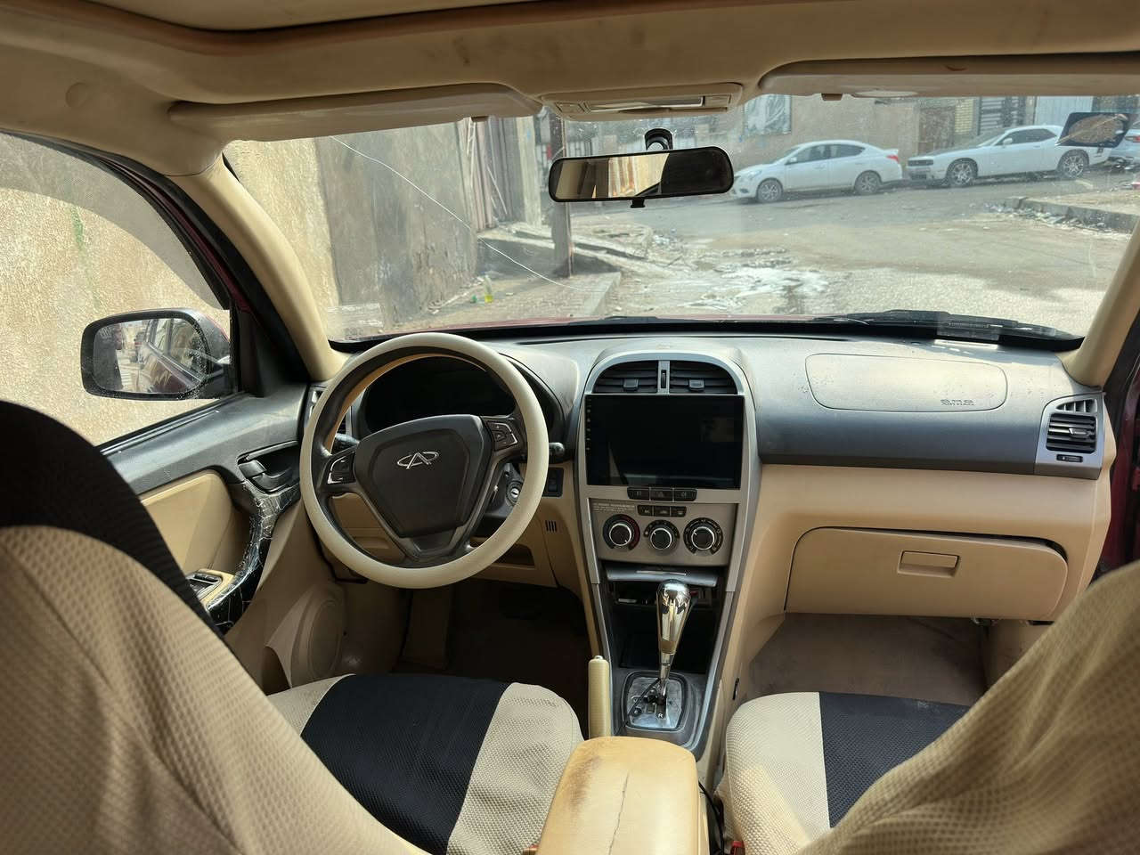 سلام عليكم سياره تيكو للبيع سياره حلوه نضيفه مال بيت مامتعوبه الون احمر السياره بسمي تحويل ثاني يوم السنويه ال 30 تنتهي  رقم بصره نكليزي السياره كير محرك 1800تبريد كله شغال شاشه اندر ويد اشاير كلوبات عالي ناصي شغاله حساسات خلفيه بيه نضام لمن تقفل السياره ينرفع الجام من بحده سبير تعليك موجود الكير الكهربائي فتحه سقف شغاله السياره مكانات صبغ قليله ما مصبوغه عام حته الخياسات قليله بيه62  بيه مجال للشراي تعال خاص و تدلل
