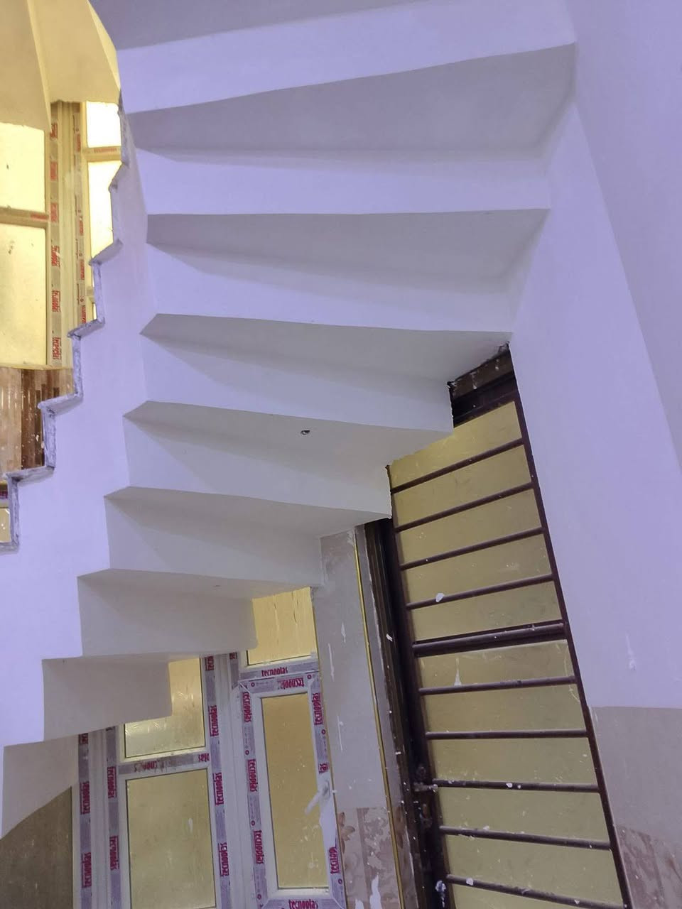 كادر لبخ جص من الموصل  يتكون من 5اسطوات و5عماله  شغل مساطر وحسبوحسب الطلب سرعه ونضافه وشغل مرتب
جاهزين للعمل   شرط هندسه اكبر بيت نطول بي 3 ايام  تلف ماكو شرط الحايط جام  بياض ثلج
***********
