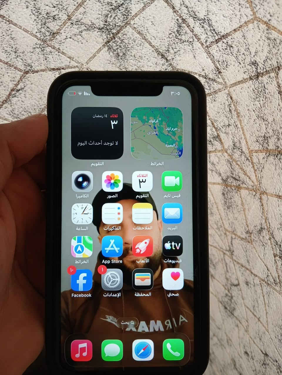 السلام عليكم آيفون 11  للبيع او مراوس  الجهاز نظيف كلش شخط مابي الجهاز كله بلادي بس البطاريه أني بدلتها بيدي من سليمانيه الأصلية 100 …كله شغال وعالفحص فيس آيدي شغال والبصمه بلاديه تخبل وكامراته جدا حلوه وحطيتلكم الصور الماخذها بي …جهاز أستعمال شخصي ….مكاني الأنبار فلوجه..السعر حلو 250…***********
