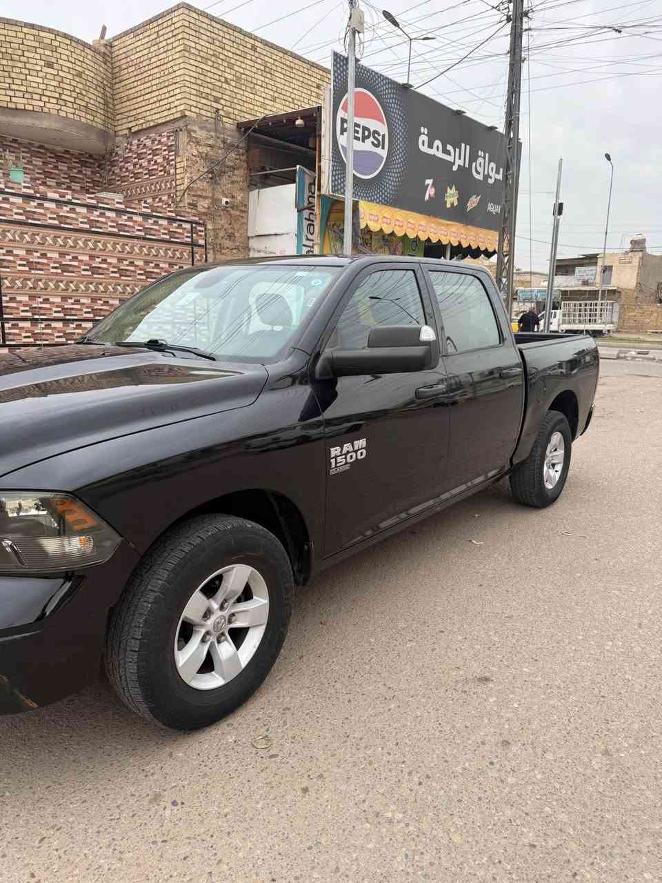 السلام عليكم
رام كلاسك 1500
موديل 2023
المحرك 6 سلندر
باب طويل بدي قصير المرغوب
مواصفاتها عادية تو وويل
حادثها من اميركا دعامية بدون ايرباك 
ضررها مرفق بالصور 
مكان السيارة ميسان عمارة
سيارة بااسمي عمارة, ميسان


**إذا كنت صاحب هذا الإعلان وتريد حذفه لأي سبب، رجاءا أرسل رسالة إلى الدعم الفني**