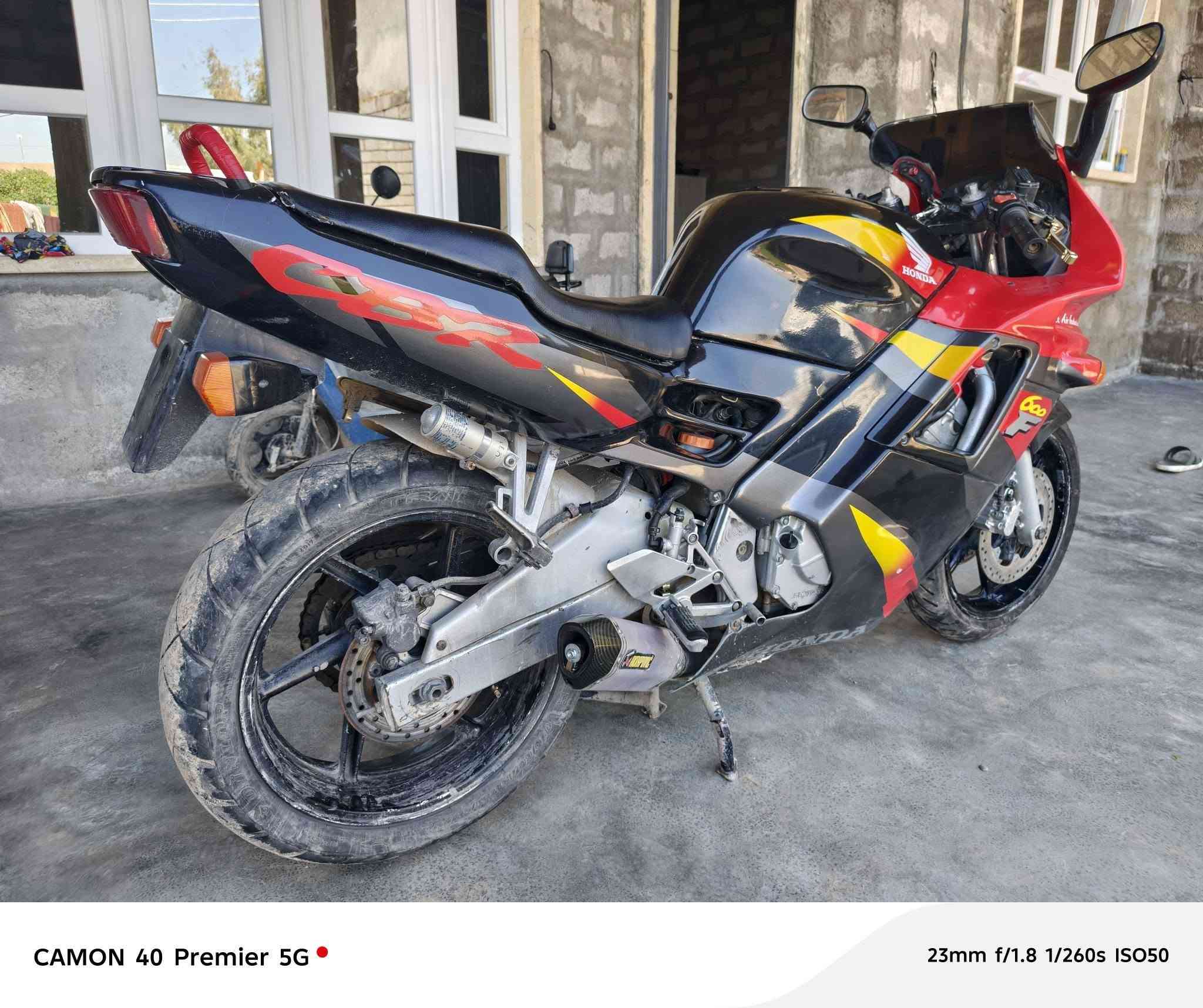 السلام عليكم. دراجه. F2 للبيع
محرك 600cc. گير محرك شرط بلادي 
منفيس. السعر 15 ورقه. وبي مجال بسيط 
العنوان صلاح الدين قضاء الشرقاط. 
للاستفسار اتصل. ***********
ملاحظه. اراوس ستوته موديل حديث.
