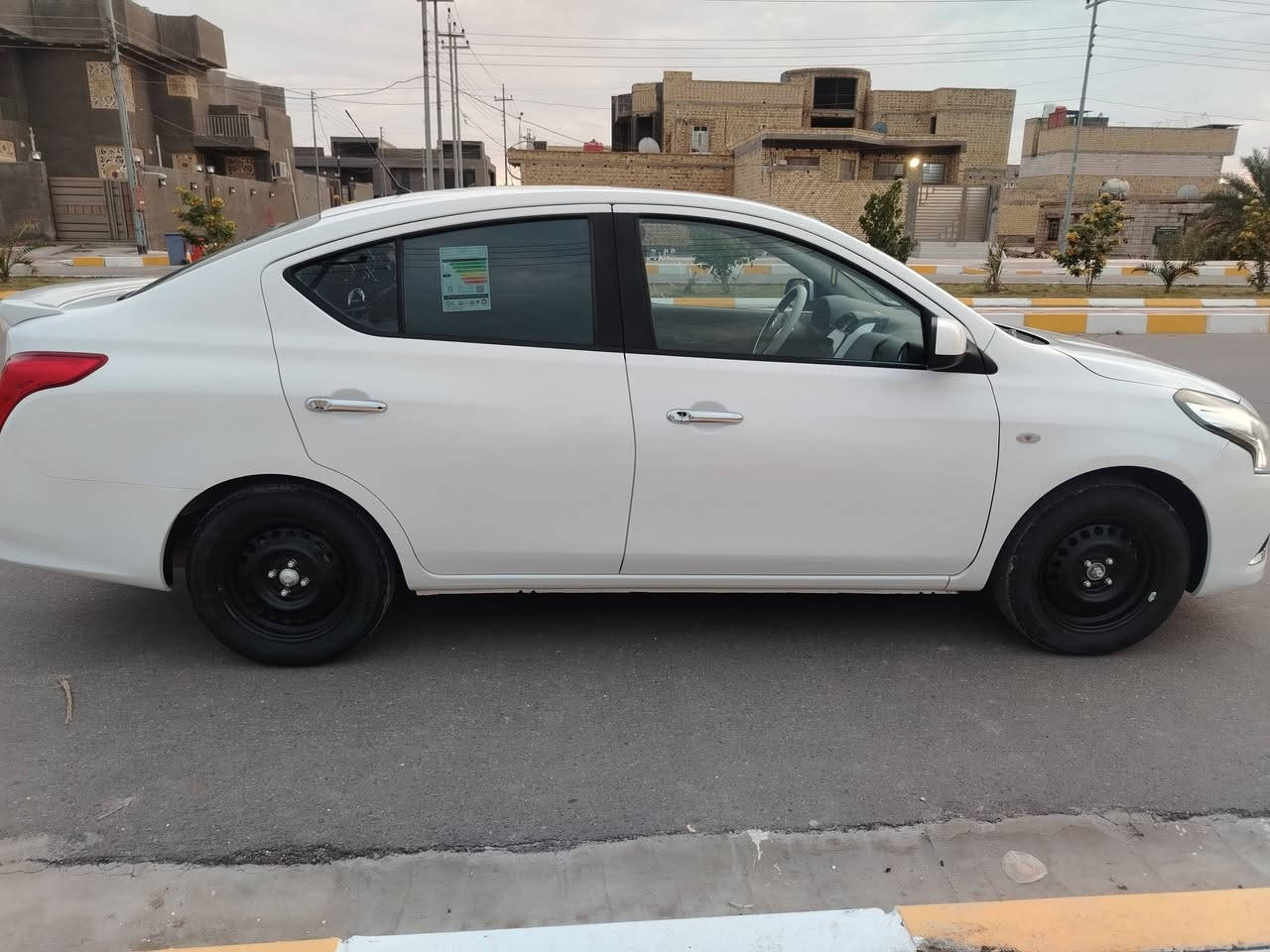 سلام عليكم للبيع نسيان سنى 23 معوقين رقم دولي ماشيه 60 الف كفاله عامه من الضربه والتبديل والصبغ والفتح والبارد وطخات جهازه كل نقص مابيها سعر 115 وبيها مجال قليل مكان السياره الناصريه حي شموخ  لاستفسار الاتصال ***********
