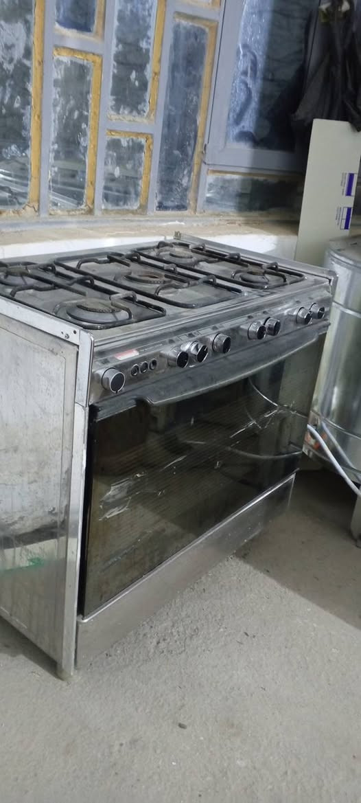 السلام عليكم ورحمة الله وبركاته طباخ للبيع شغال فرن وعيون للاستفسار خاص أو اتصل على  هذا الرقم ***********
