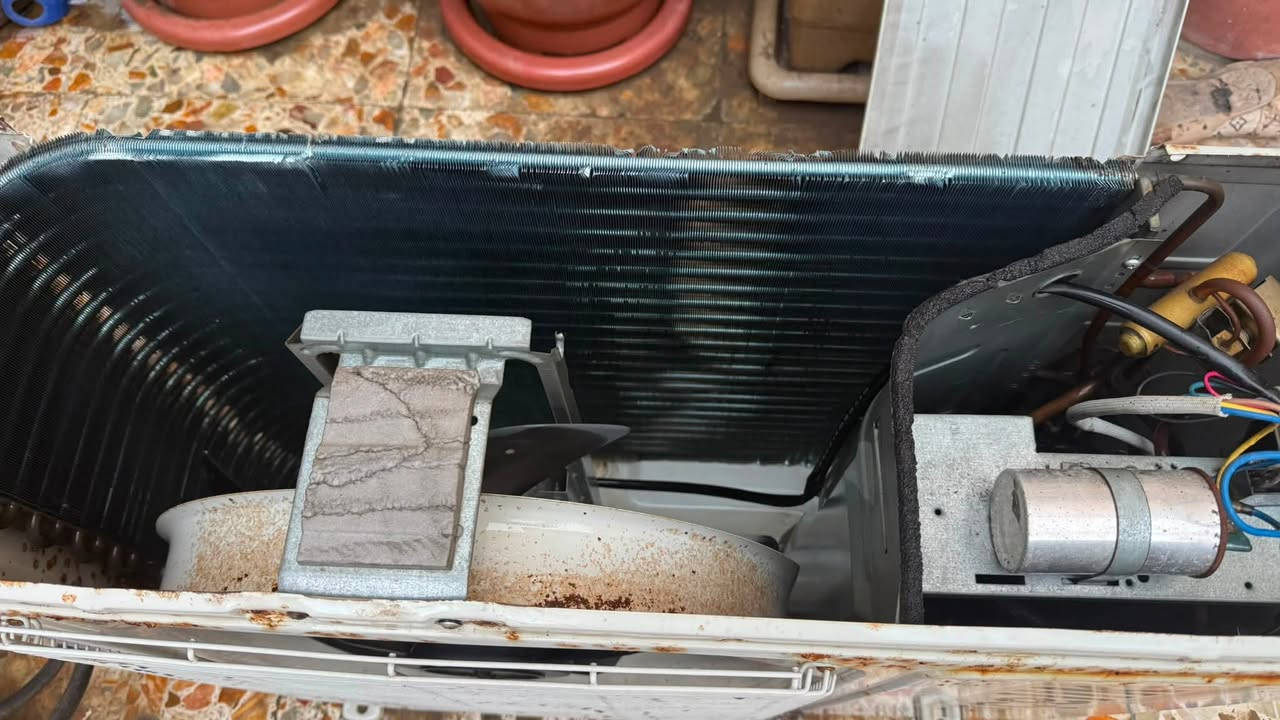 للبيع سبلت نوع ارجلك ١ طن تركي غير داخل تصليح وشغله ممتاز وغازه ار ٢٢ محصور وكامل وغراضه كامله بواري وريموت ووايرات وبليته وراديتراته جدد الداخلية والخارجية والصور واضحة
بغداد حي العامل
السعر ١٥٠ الف 
هاتف ***********

