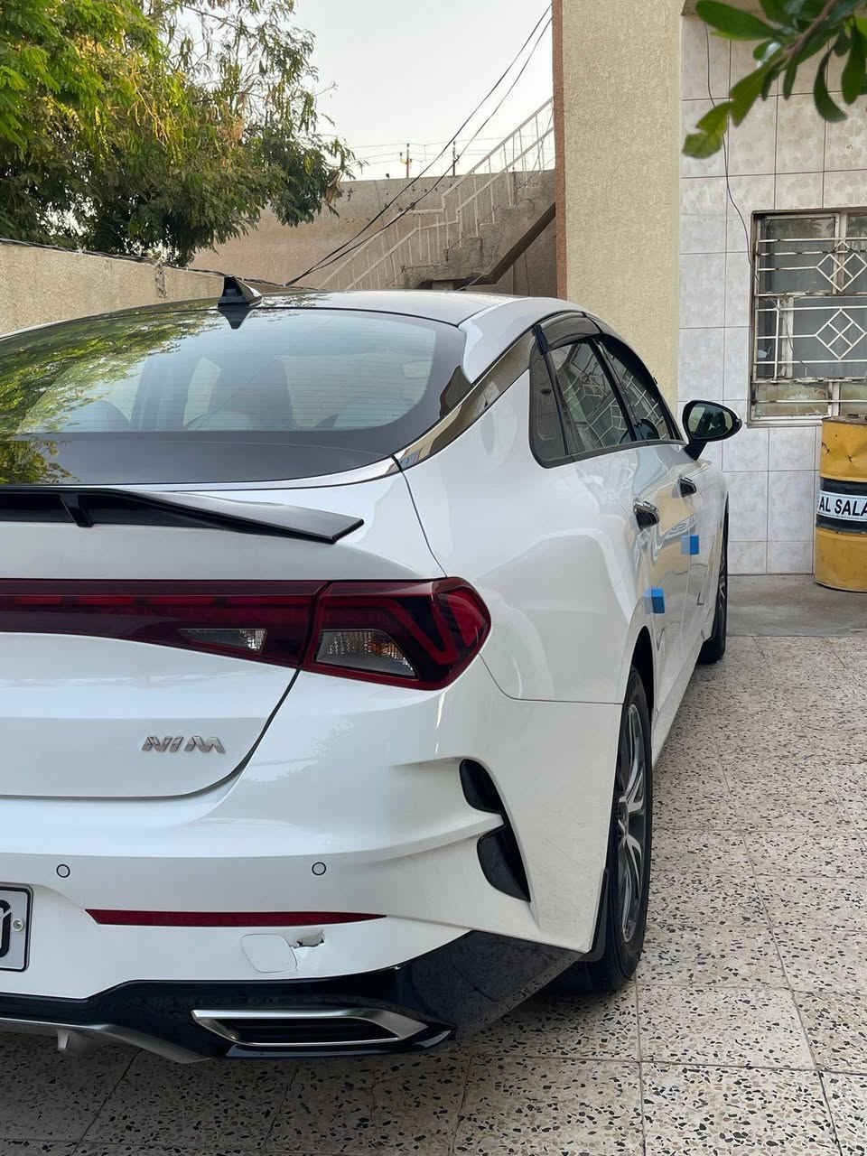 السلام عليكم K5 23 وكالة NIM خليجي مكفول ‎
‎اللون ابيض
‎-بصمه + تشغيل عن بعد 
‎- قياده ذاتيه ؏ الخطوط السريعه
‎- هاند بريك بصمه 
‎- سقف أسود بانوراما
‎- مثبت سرعه 
‎-حساس أطارات 
‎-شاشة كبيره Gps
‎- كامره دوارة  
‎- كشن تدفئة
‎-شاشه اعطال عربي
‎-رادارات جانبيه
‎-جنطه ذكيه عند الاقتراب + ترحيب  
‎-اشاير بالمري 
‎-كشنات جلد 
‎-‏ كرسي السايق كهرباء 
‎-لايتات زنون
‎-نضام قياده أيكو + سبورت +سمارت +نورمال
‎-فول تحكم ستيرن
‎-كير أوتو + عادي 
‎السياره ماشيه ٦٢ تحويل موجود
السعر 218 وبيها مجال 
***********
