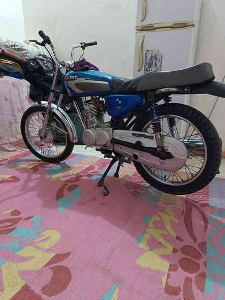 سلام عليكم شباب دراجه للبيع نامه شلامجه ٢٣ شاصي ١٨ كلك كلك شلعه ومعدل نضافه خير من الله ماناقصه شي مكان ناحية شحيميه ***********
