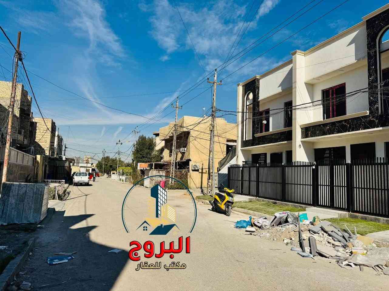 ⚜️  #للبيـــــــع في الـــــــــــدورة  ⚜️
عقارات سـكـــــــــنية عدد 4  /  بناء حديث درجة اولئ

♻️ تفاصيل : العقارات
♻️ المساحة : 50م
♻️ الواجهة :  4م     /  وتون عدد 2  الواجهة : 5.500م
♻️ طابقين : 
♻️ الملكية : طـــــــــــابو  ملك  صـــــــــــرف
♻️ موقع  مميز  وهادئ  وكافة  الخدمات  متوفرة

🔴 طابق الأول
صالة ضيوف  + مطبخ  + مناور  + صحيات عدد 1

🔴 طابق الثاني 
غرف النوم عدد 2  + صحيات  عدد 1    +  سطح

⚠️ العنوان 
         بغداد   //   الدورة   //  منطقة الـــــــــــرواد  
قرب كلية  الهادي 
عرض الشارع   15م

_
إذا لم يناسبك هذا العقار، لدينا خيارات متنوعة 
تشمل منازل، وأراضٍ تناسب جميع الأذواق.
________

#لمعرفة ../    السعر #اكتــب   رقم   (  1  ) 
     
🟣👈  (   ليأتي  أليك  الرد  برسالة خاصة  📩   )
((  تعامل والتفاوض مع #صاحب  العقار   حصراً  ))

____________________
  زبائننا  الكرام بكم نرتقي ونتشرف بزيارتكم 
احصل على منزل أحلامك معنا، نحن مكتب عقاري 
موثوق ومتخصص في تلبية احتياجاتك السكنية
لاتتردد في زيارتنا او الاتصال بنا 
___________________________

للاستفسار أي سؤال ___________ الأتصال على 
الرقم 

( *********** )        
⁨
#دمتم__في__رعاية__الله
