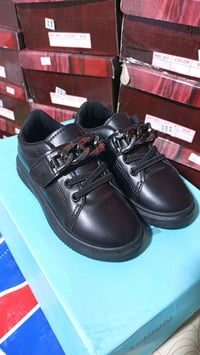 ملابس أطفال • عرض