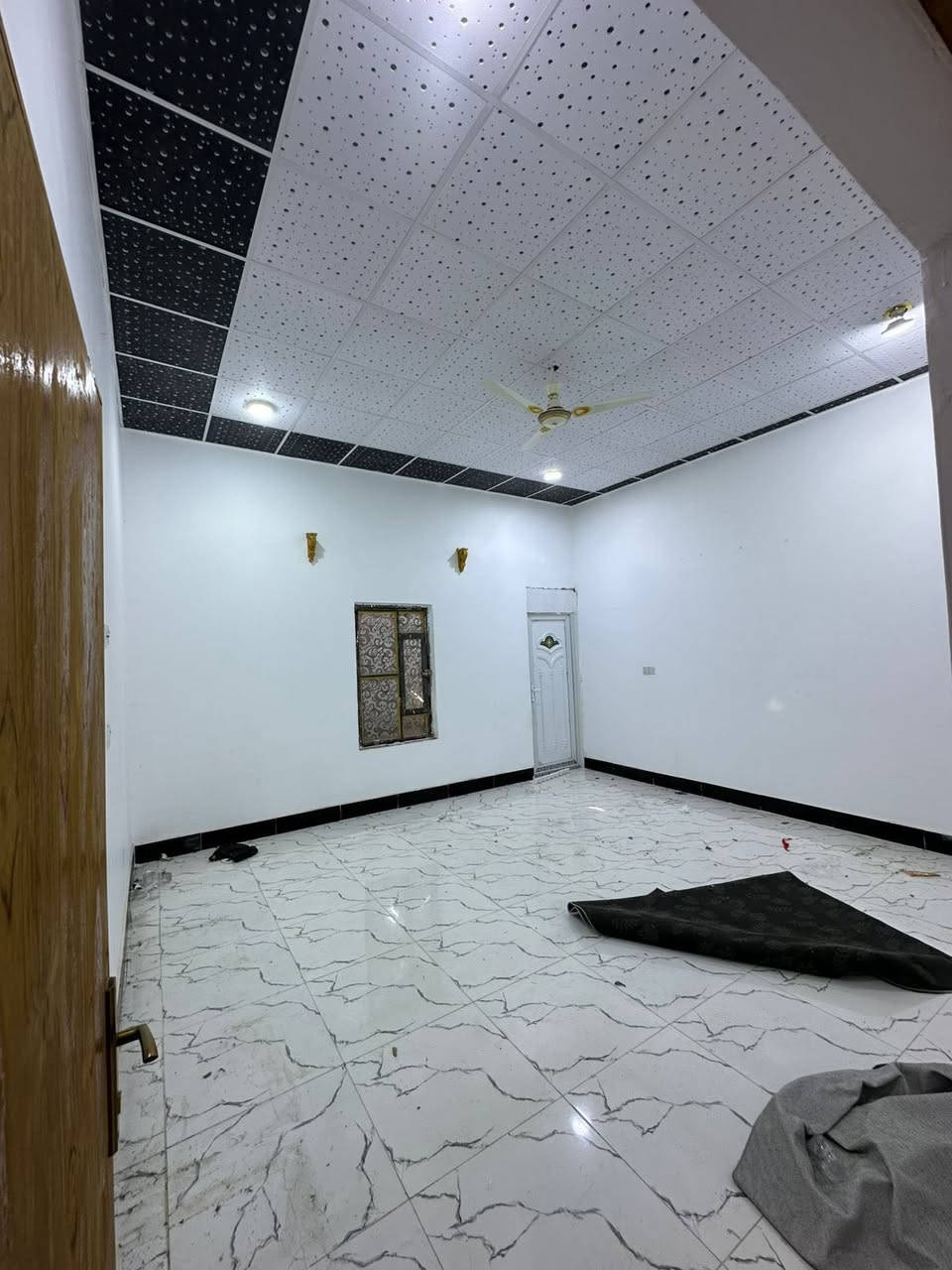 اسعد الله اوقاتكم بكل خير ⁉️
دار للبيع ❤️‍🔥
مساحه /245متر 
جنس العقاري :طابو مالك  زراعي باسم عراقي سند 25 وكاله ونصخ من الطابو وكاتبه من المالك مباشر 
العنوان / البصره ابو الخصيب منطقه النزيله  
يحتوي / غرفتين 2 منام 
وديوان و صاله و وطبخ 
وصحيات داخليه و خارجيه 
جميع الخدمات متوفره ماء كهرباء مدراس نت كلشي قريب 
السعر /85 مليون وقابل للتفاوض 
هاتف ***********
