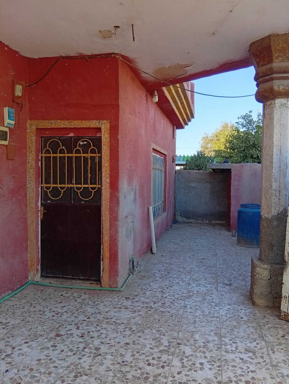 بيت للبيع قرب مدرسة بغداد مساحته 200 من يرغب بالشراء يتصل
***********
