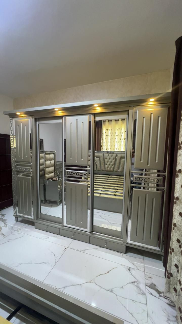 ♦️ #عرض #مميز –
♦️ #غرفة #نوم ماستر جاهزة للبيع
♦️#غرفة#نوم نظيفة جداً
♦️خشب لاتيه وزان تفصيل 
♦️ #مستعمل بسيط فل اضاءة 
♦️ سرير مجوز مريح وثابت 
♦️مقاس 180×200
♦️ خزانة سحاب واسعة 
♦️مقاس 300×240
♦️ تسريحة أنيقة مع مرآة مع اضاءة
♦️كمدينة عدد2 
♦️ملحق ادراج اضافي مع بنش
♦️مناسبة للعرسان أو لأي حدا بدو
♦️يجهز بيته بسرعة وبأقل تكلفة


**إذا كنت صاحب هذا الإعلان وتريد حذفه لأي سبب، رجاءا أرسل رسالة إلى الدعم الفني**