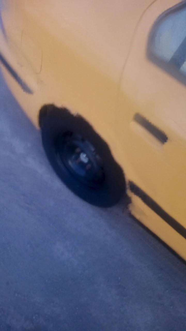 السلام عليكم للبيع سمند 2010 بدون راعي سنويه ضايعه كير مكينه خير من الله تخم تاير  جديد صدر خلفي امامي جديد داخله حلو شايل روحه سيارة ناعمه عايزه شوية ترتيبات بيه خياس هلالات وجسر جبتله غراظه وبعد مشديته صار عندي ضرف وعرضته للبيع السعر 13 ورقة وبيه مجال للطيبين اتصل على هذه الرقم ***********
