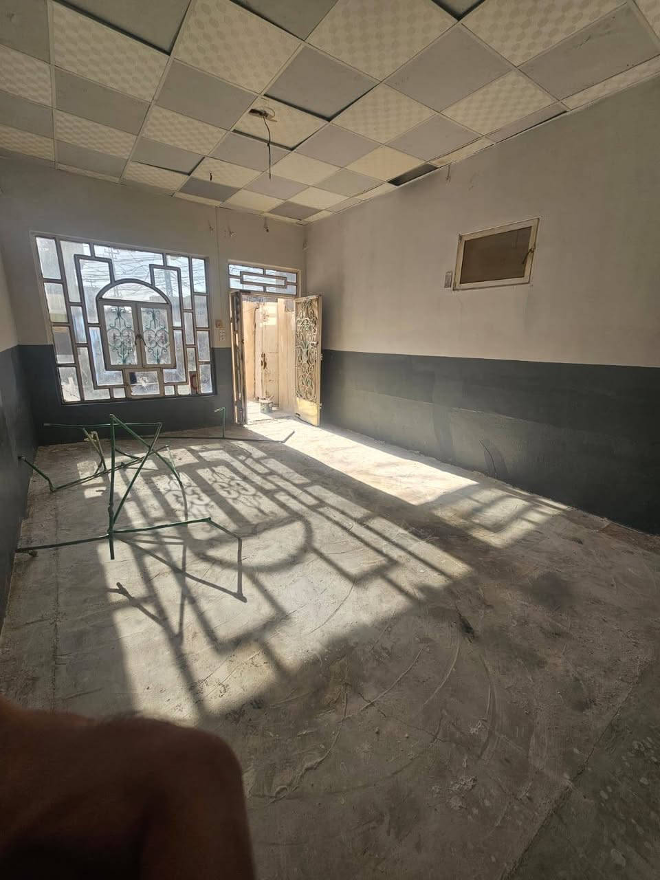 بيت للبيع يباع كعرصة بدون دخول للبيت في حي ميسان قطاع 84 مساحته 125 ركن واجهته 12 النزال 10 على شارع 15 و 10 
. 
السعر 175 مليون وبي مجال 
للتواصل:
***********
