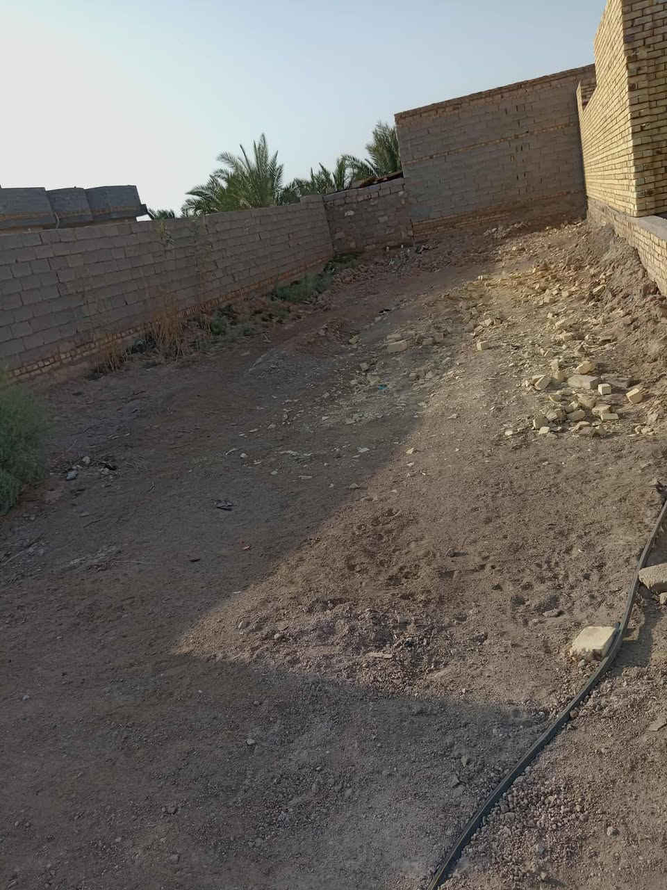 بيت هيكل للبيع مساحه 250متر مع قطعه 150متر طريق المشايه قرب سيطره العكب سعر خاص لتواصل ***********
