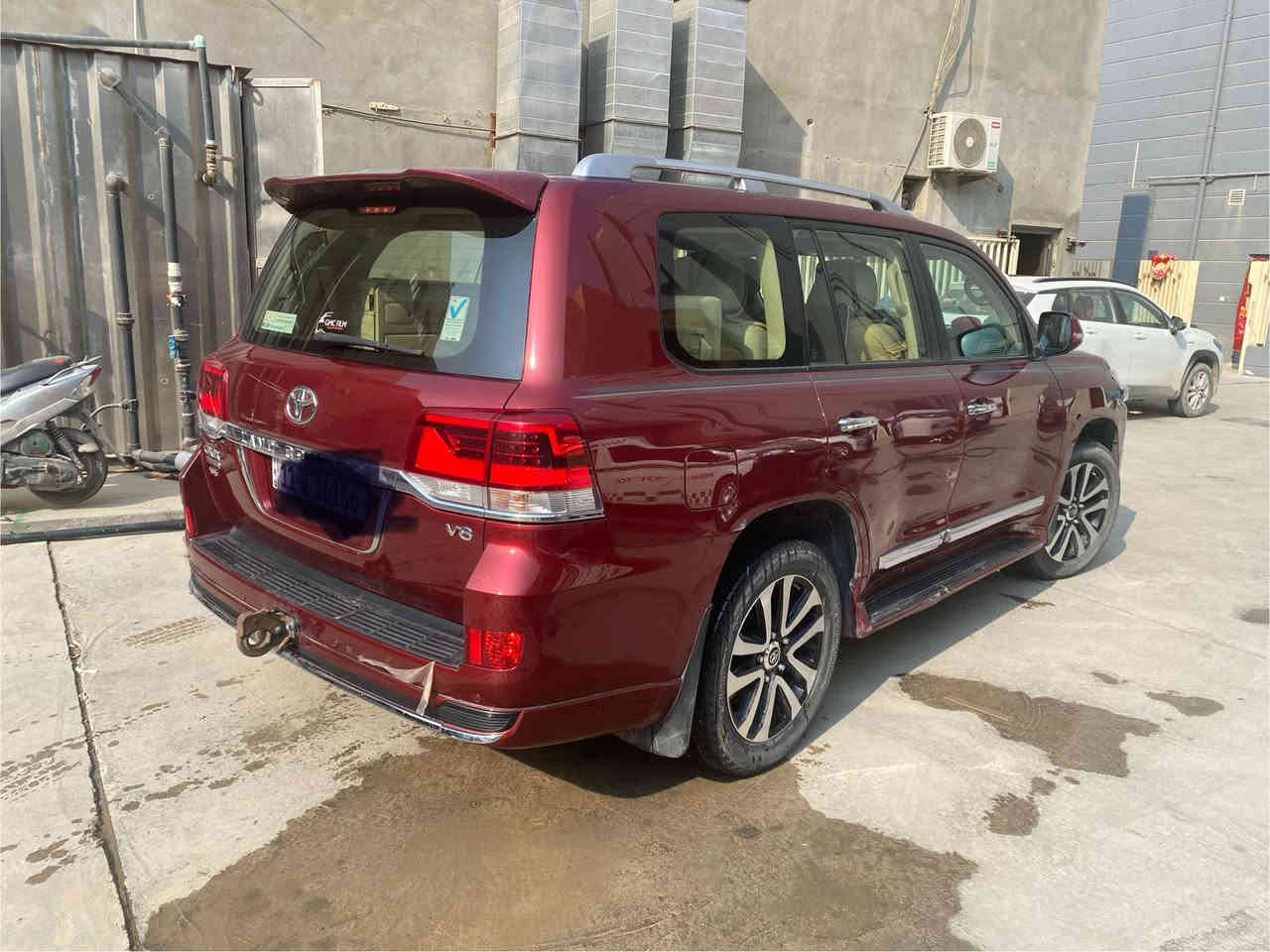 السلام عليكم 
لاندكروز رقم بغداد موديل ٢٠١٩ ماشية ١٠٨ ألف شركة ساز مكفولة ، مغلفة ppf ، السعر ٥ دفاتر
  مكاني بالحلة ، للتواصل الاتصال او ارسال رسالة للرقم ***********
