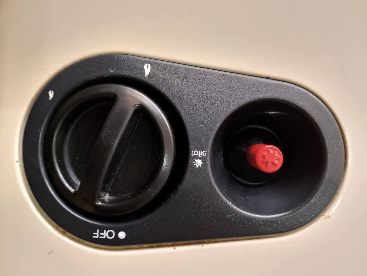 صوبة غازية - كهربائية باللونين الجوزي و الاوف وايت ماركة NEWAL استعمال جدا قليل نظام منقلة تكدر تطبخ على نارها وتحضر الشاي والقهوة، صبغ حراري اصلي ودكمة ثلاثية ايطالية 3 شمعات كاربون هيتر تدفئة قوية واقتصادية جدا بالكهرباء. درجتين حرارة عالي وناصي صوندة غاز مسلحة ضغط عالي. يوجد توصيل


**إذا كنت صاحب هذا الإعلان وتريد حذفه لأي سبب، رجاءا أرسل رسالة إلى الدعم الفني**