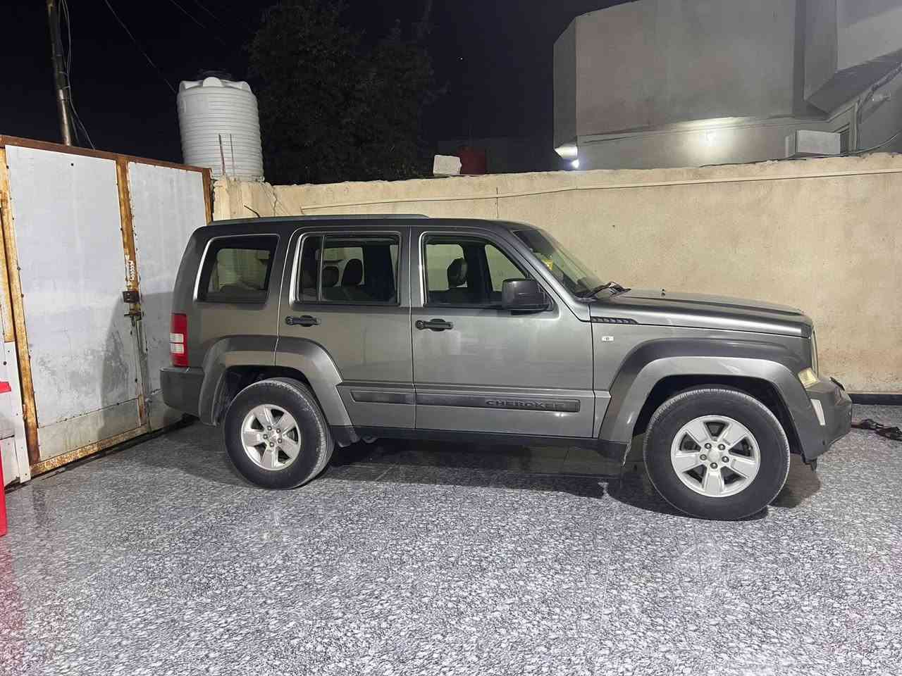 جيب ليبرتي نفطي ٢٠١٢
٣٧٠٠ ادوات ادوات 
ابيع من غير لوحات فقط 
السيارة محركها بي خيط تبخير 

مكانها البصرة 
***********
