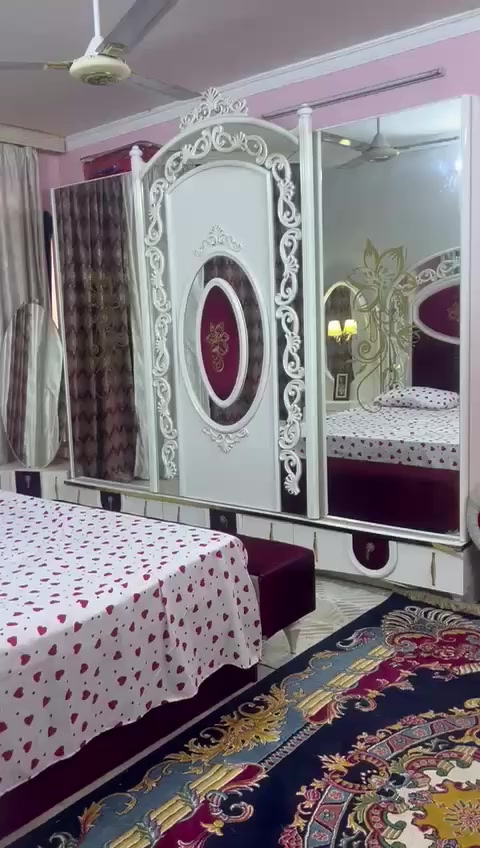 السلام عليكم             غرفه للبيع. الغرفه تركيه تكمه الغرفه نضيفه بحاله جيده جداً.    مكاني بغداد اليوسفيه.  سعر الغرفه 1250 و بيه مجال 
***********
