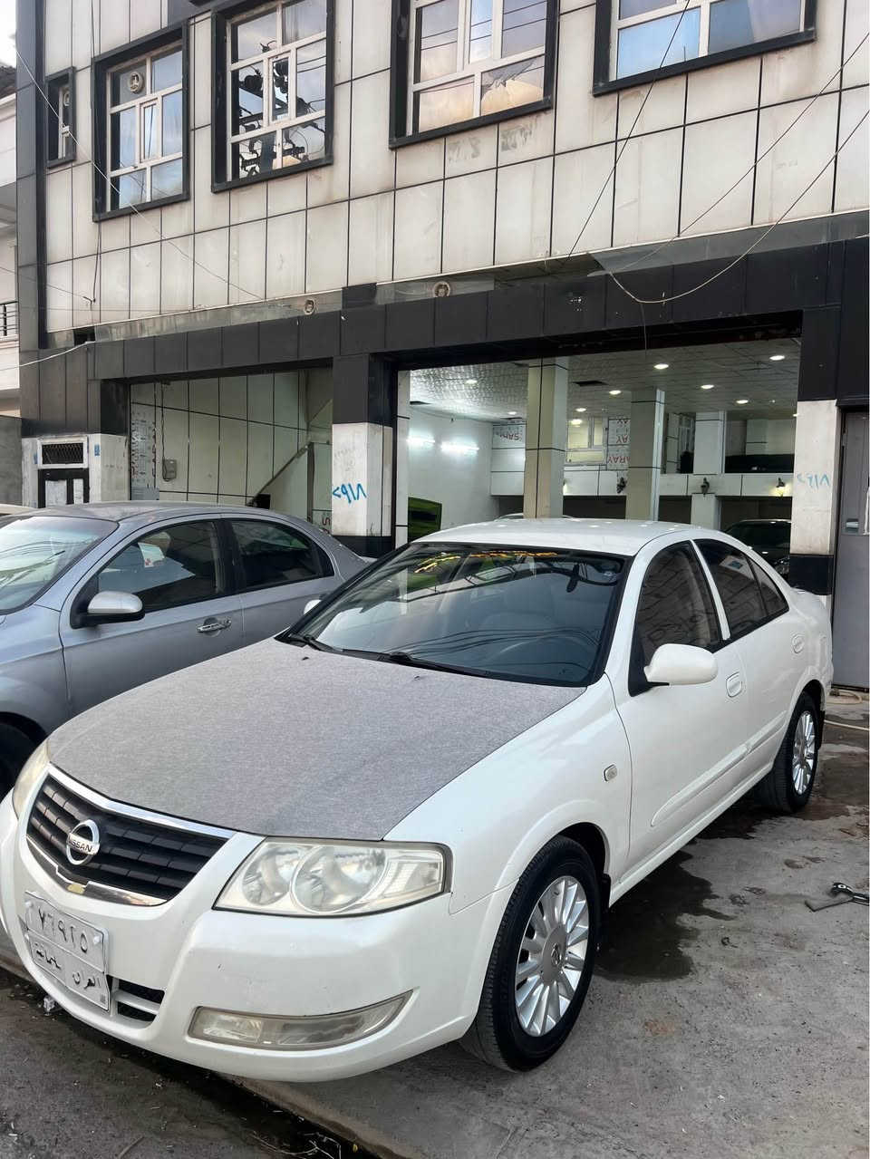 نیسان سەنی ٢٠١١ 
نموونەیە لە جوانی 
سەیارەکە یەک دەست بووە زۆر پاک و خاوێنە
یەک دینار مەسرەفی تێدا نییە 
تەبرید و گەرمی بەشەرت لەسەر سویچ
سەیارەکە ٣ پارچەی بۆیاغە پێشی کەپسە 
دواوەی ئەزیەتێکی کەمی هەیە 
تکایە هەمووی بخوێنەوە ئینجا تەلەفۆن بکە 
***********
*********** أربيل, العراق
