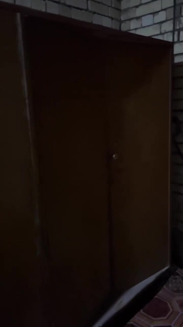 السلام عليكم
كنتور للبيع مكانه بغداد الكماليه نضيف محتاج بس صبغ 
***********
