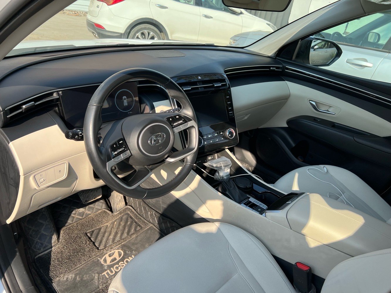 توسان موديل 2024 خليجي كفالة عامة من الصبغ والبارد والتبديل عدا شخط بالدعامية الامامية مأشر بالصورة مواصفات شاشة وتحكمات دشبول ديجيتال بصمة وتشغيل عن بعد والبصمة الثانية موجودة محرك 2000 دوش شاحن وايرلس  مري قابله للطي اشارة بالمري انارة ترحيب  حساس امامي خلفي بردات خلفية كشنات الامامية كهرباء تبريد قطعتين  السيارة ماشية 21 الف كيلو مابيهه اي نقص السعر 22500 دولار 225 ورقة بيهه مجال بسيط مكانهه بغداد 
للاستفسار ***********