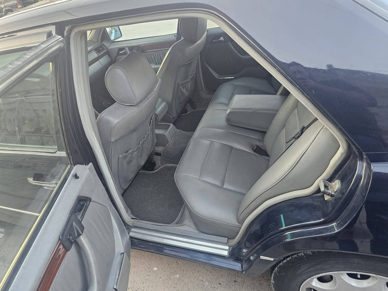 سلام عليكم مارسيس دب مديل ٨٩ وارد يابان بلاديه سياره  قواعد بلاديه  مكفوله من ضربه اوشواصي  الون اسود كحلي رقم نكليزي بغداد بسمي  سياره جديده اسعر ٨٥ او بيهه مجال *********** مكان سياره بغداد عبيدي
