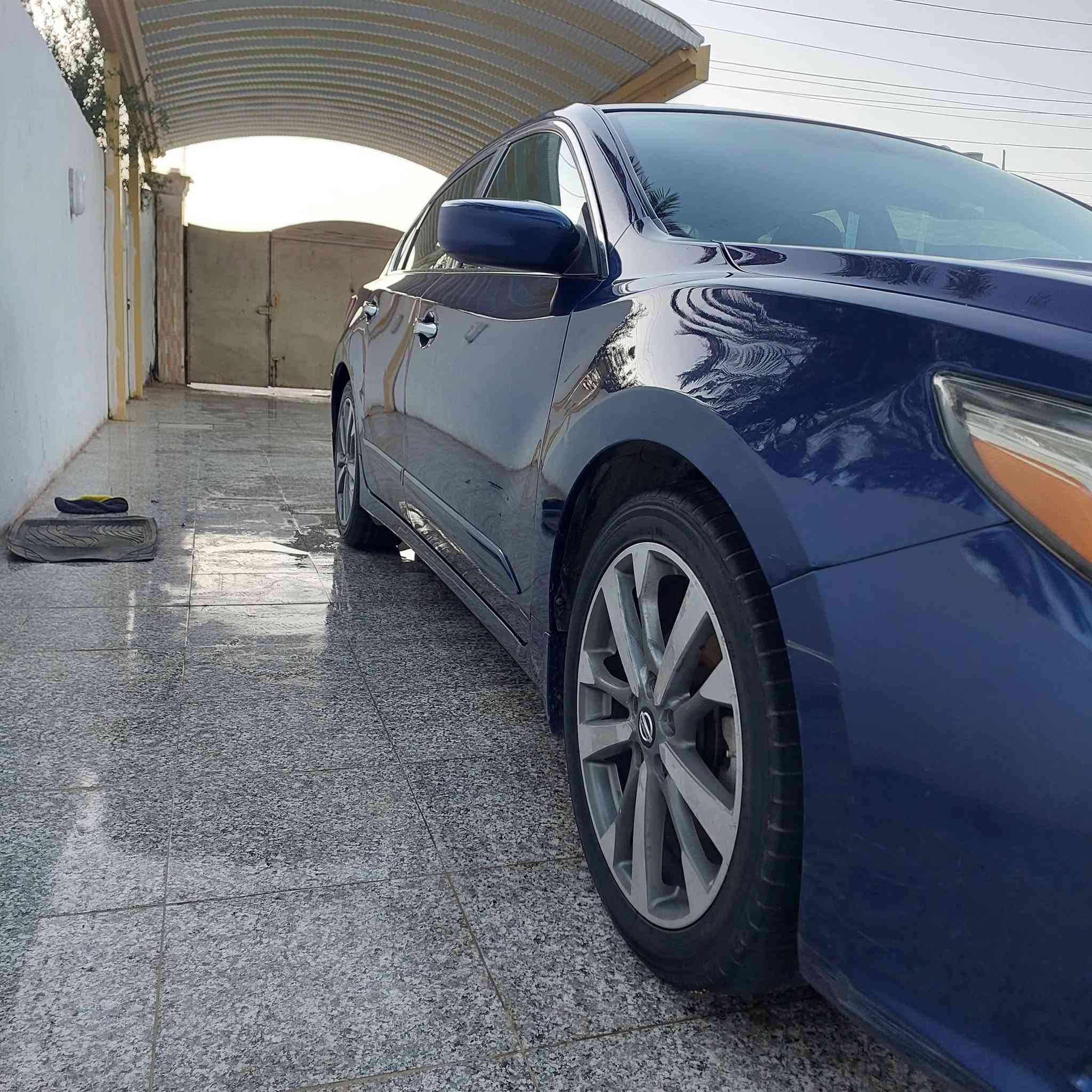 التما 17 SR  للبيع فقط . صبغ جاملغ وربع باب جهة سائق دون دواخل.  شرط سونار . محرك 2500   كير محرك بشرط. سياره جاهزه من كلشي.  سعر ١٠٨  *********** مكاني رمادي.
